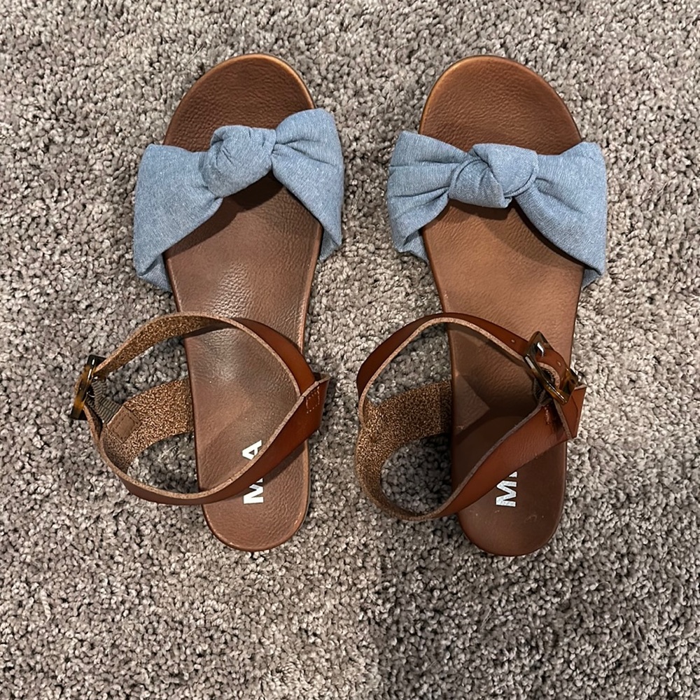 Leather and fabric flat sandals